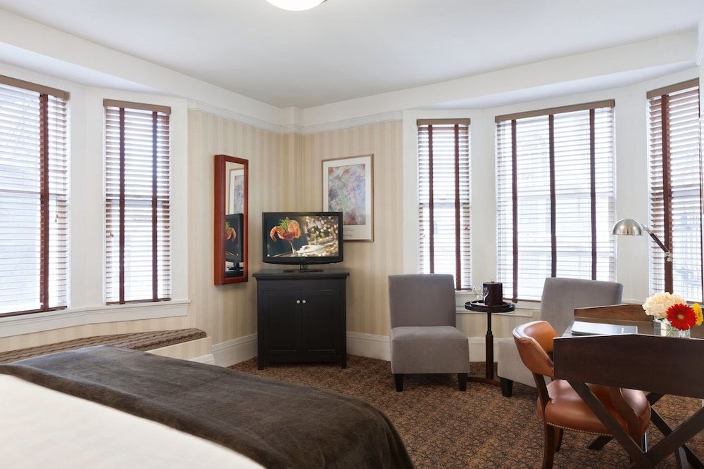 Executive Hotel Vintage Court Executive Room, 1 King Bed 2