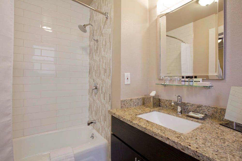 undefined Executive Hotel Vintage Court 8