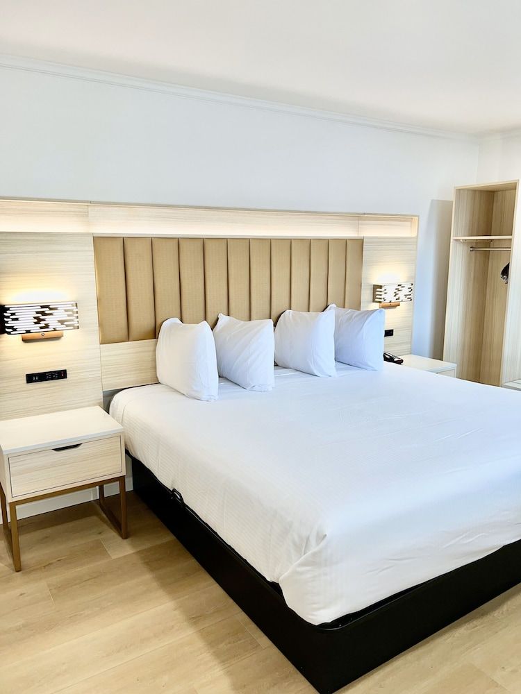 undefined Francisco Bay Inn 5