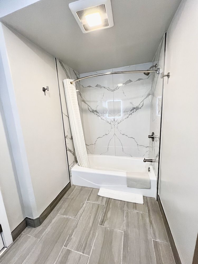 undefined Francisco Bay Inn 9