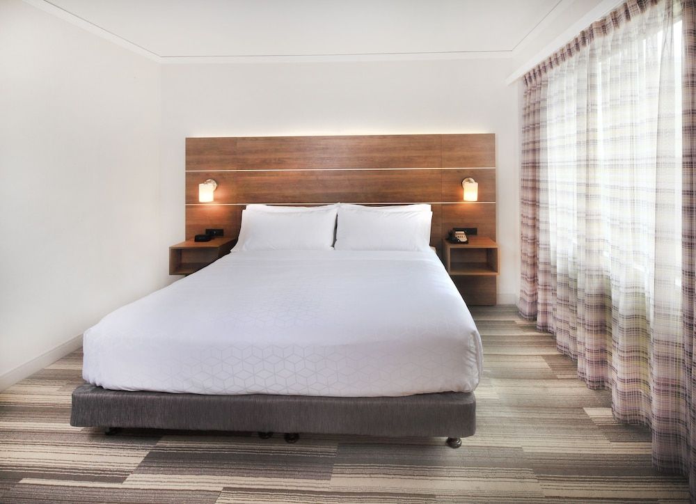 Holiday Inn Express and Suites Fisherman's Wharf by IHG Standard Room, 1 King Bed 3