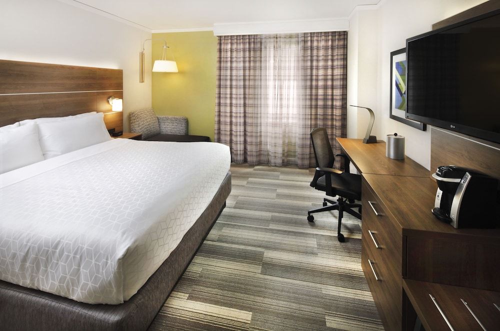 Holiday Inn Express and Suites Fisherman's Wharf by IHG Standard Room, 1 King Bed 2