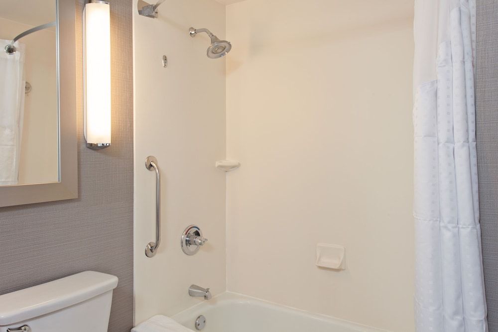 Holiday Inn Express and Suites Fisherman's Wharf by IHG Standard Room, 1 King Bed 6