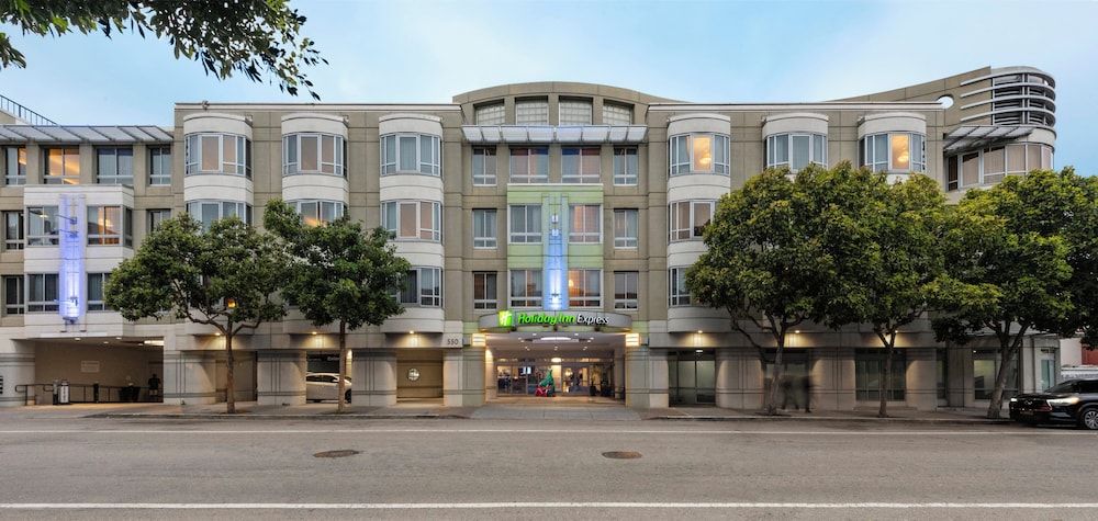 undefined Holiday Inn Express and Suites Fisherman's Wharf by IHG 3
