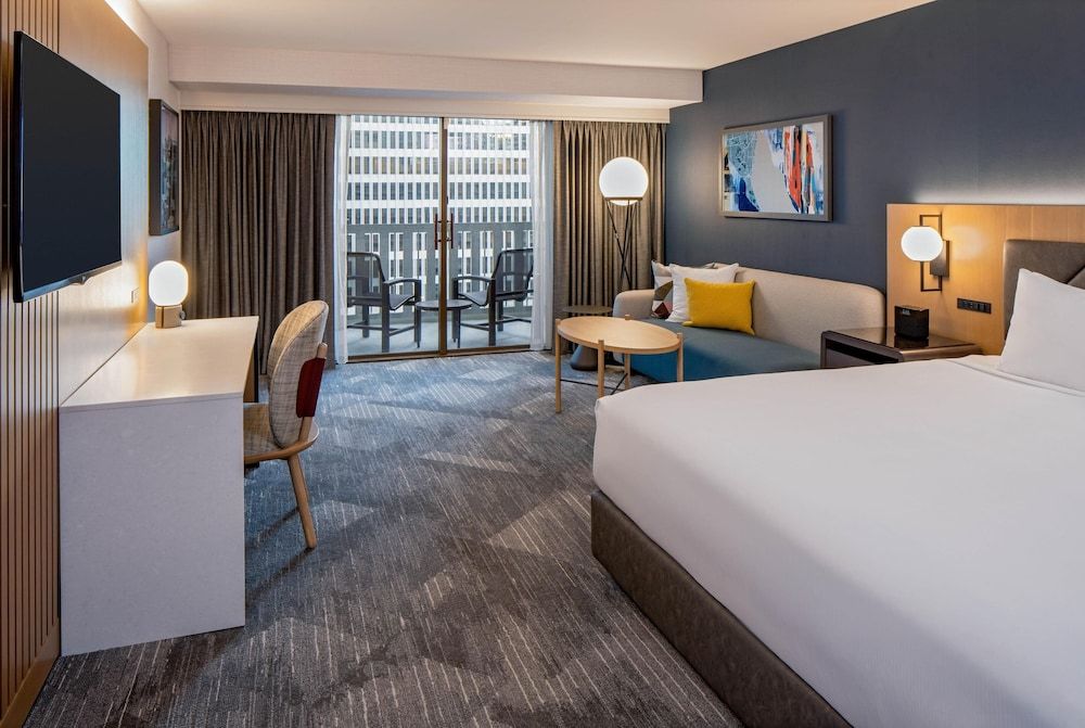 Hyatt Regency San Francisco Room, 1 King Bed, Balcony, Bay View 4