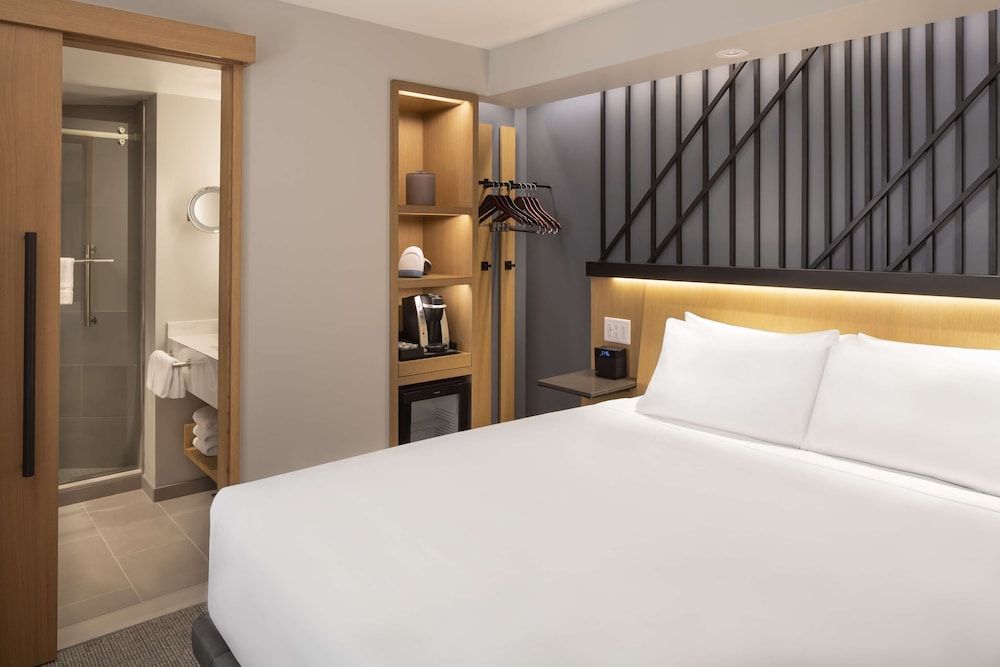 Room, 1 King Bed (Ferry View)
