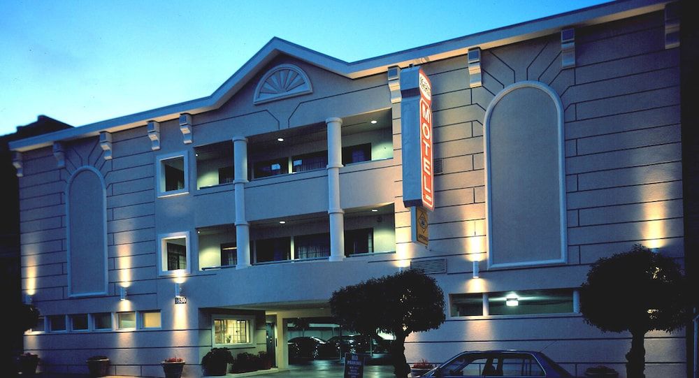 undefined Nob Hill Motor Inn 4