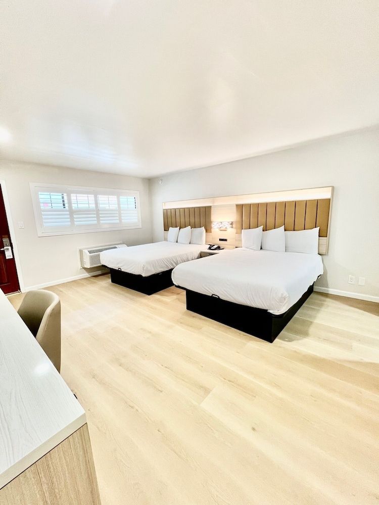 undefined Nob Hill Motor Inn 5