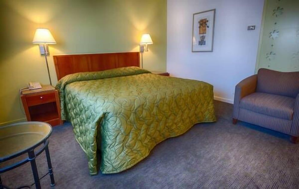 undefined Oasis Inn 2