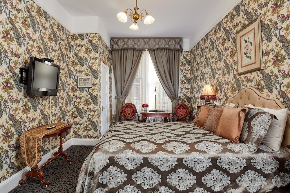 Standard Room, 1 King Bed