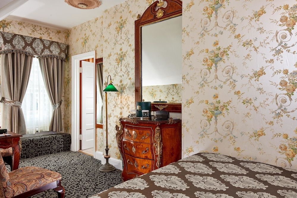 Queen Anne Hotel Standard Room, 1 Queen Bed 4