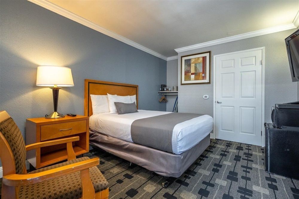 undefined SOMA Park Inn – Civic Center 4