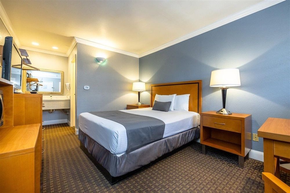 undefined SOMA Park Inn – Civic Center