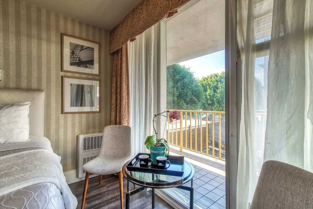 Wharf Inn Classic Room, 1 King Bed, Refrigerator 14