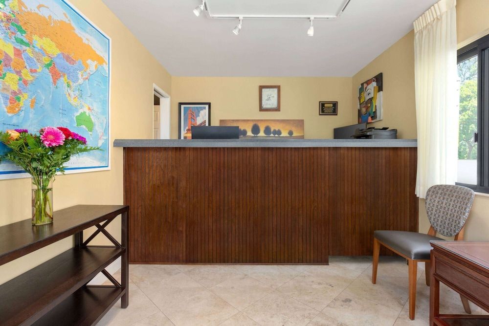 undefined Travelodge by Wyndham Presidio San Francisco 10