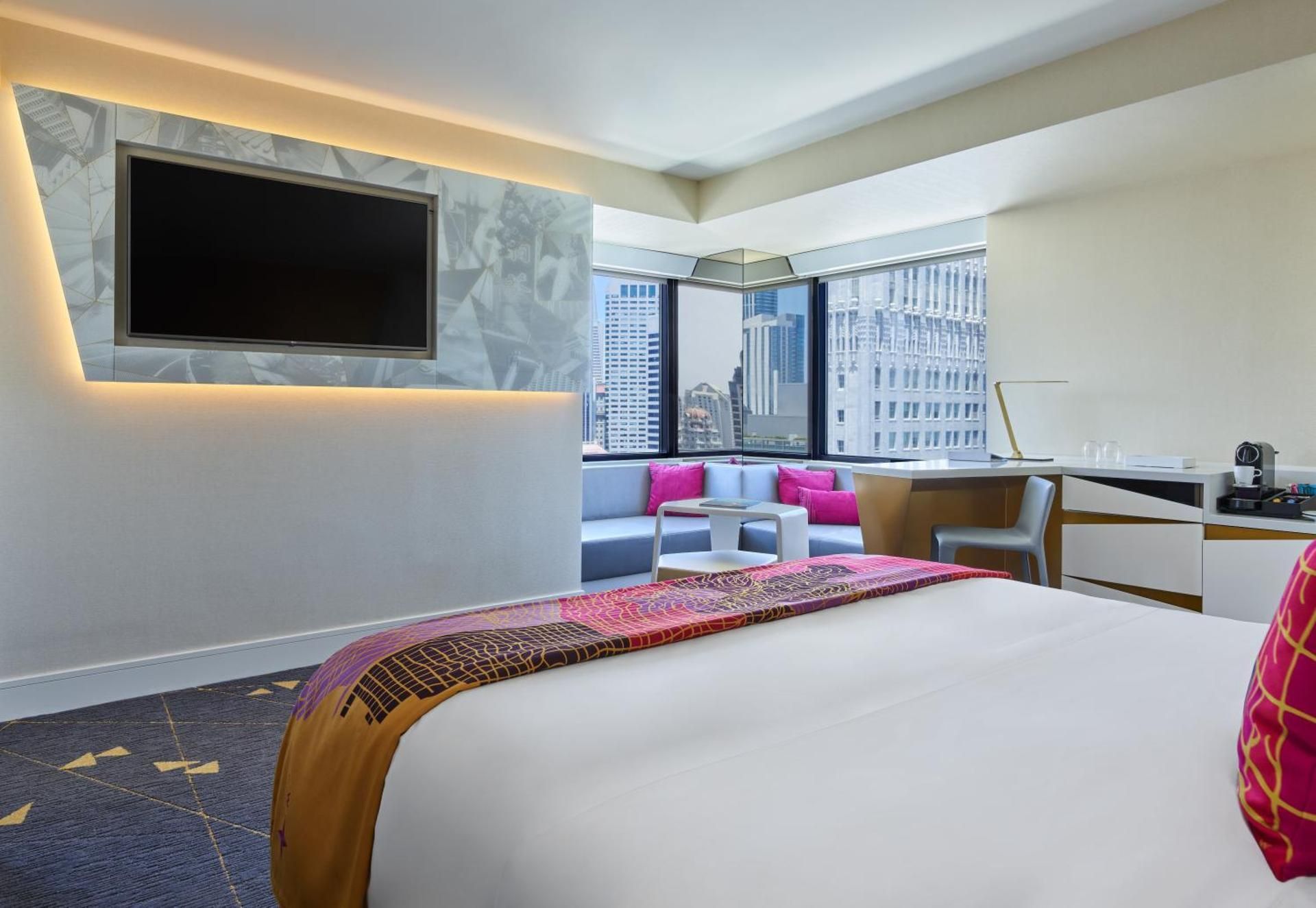 One-Bedroom Supreme King Suite with Roll-in Shower - Mobility and Hearing Accessible