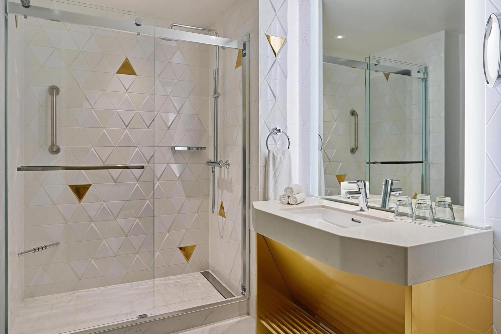 One-Bedroom Supreme King Suite with Roll-in Shower - Mobility and Hearing Accessible