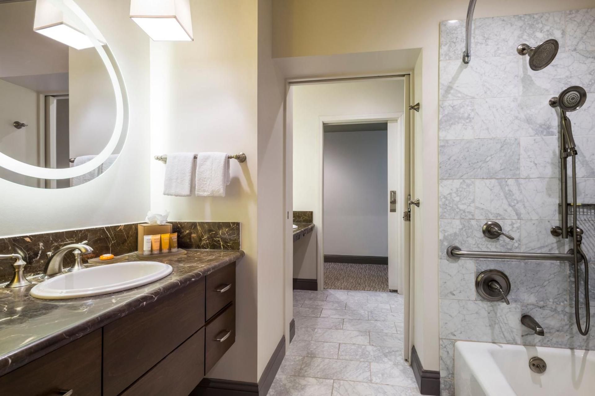 undefined Warwick San Francisco 3