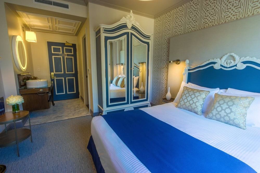 undefined Warwick San Francisco 9