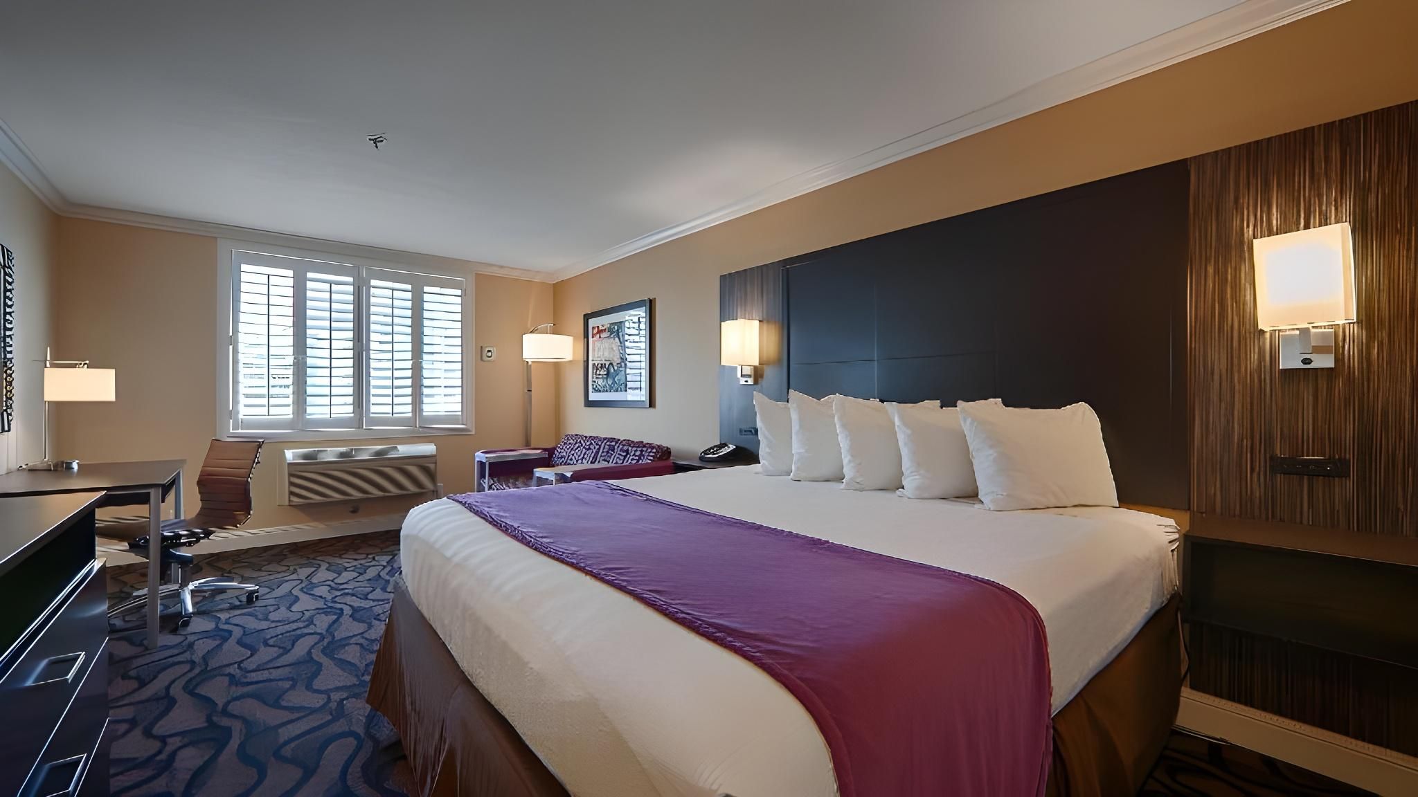 undefined Best Western Plus Airport Plaza 9