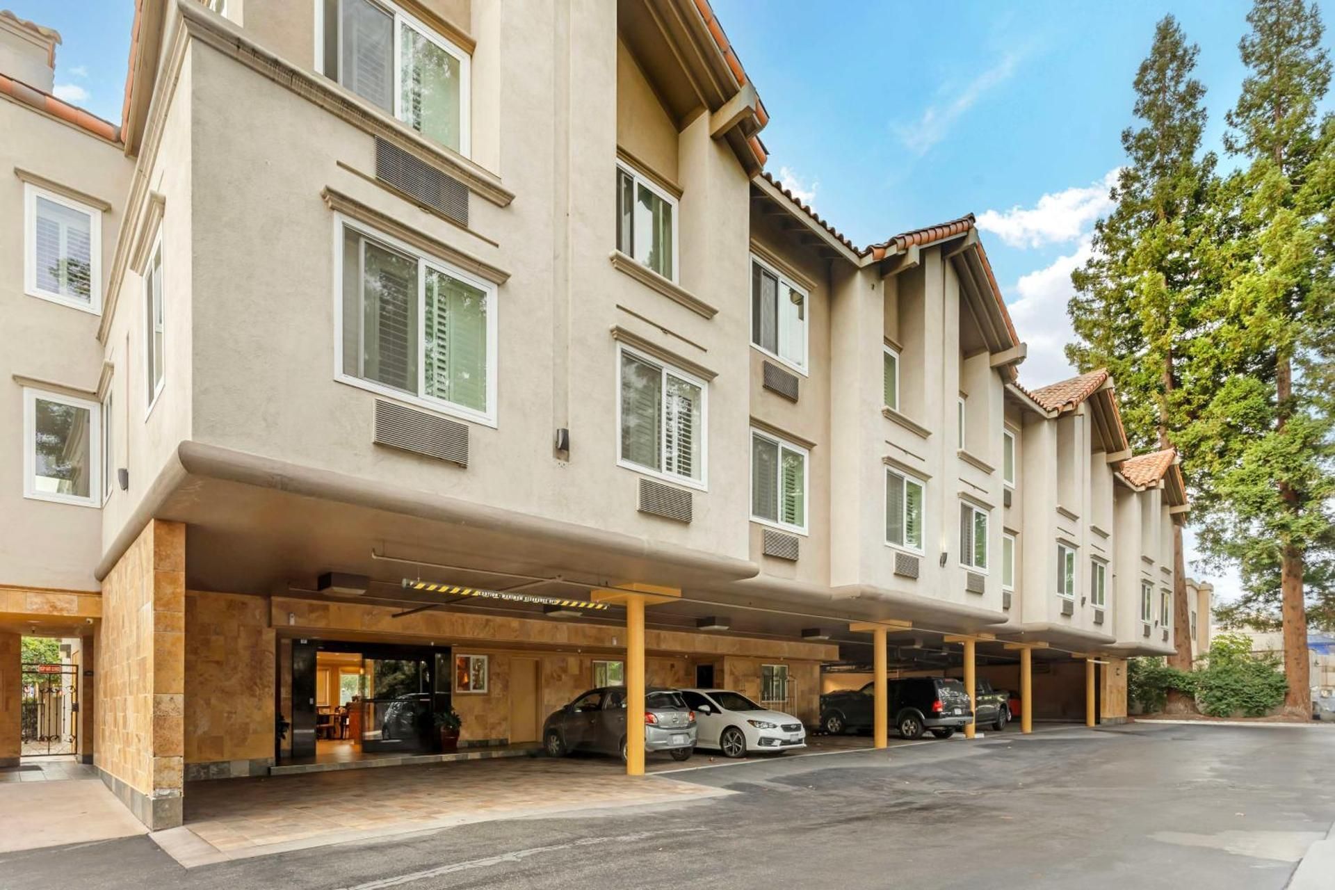 undefined Best Western Plus Airport Plaza 3