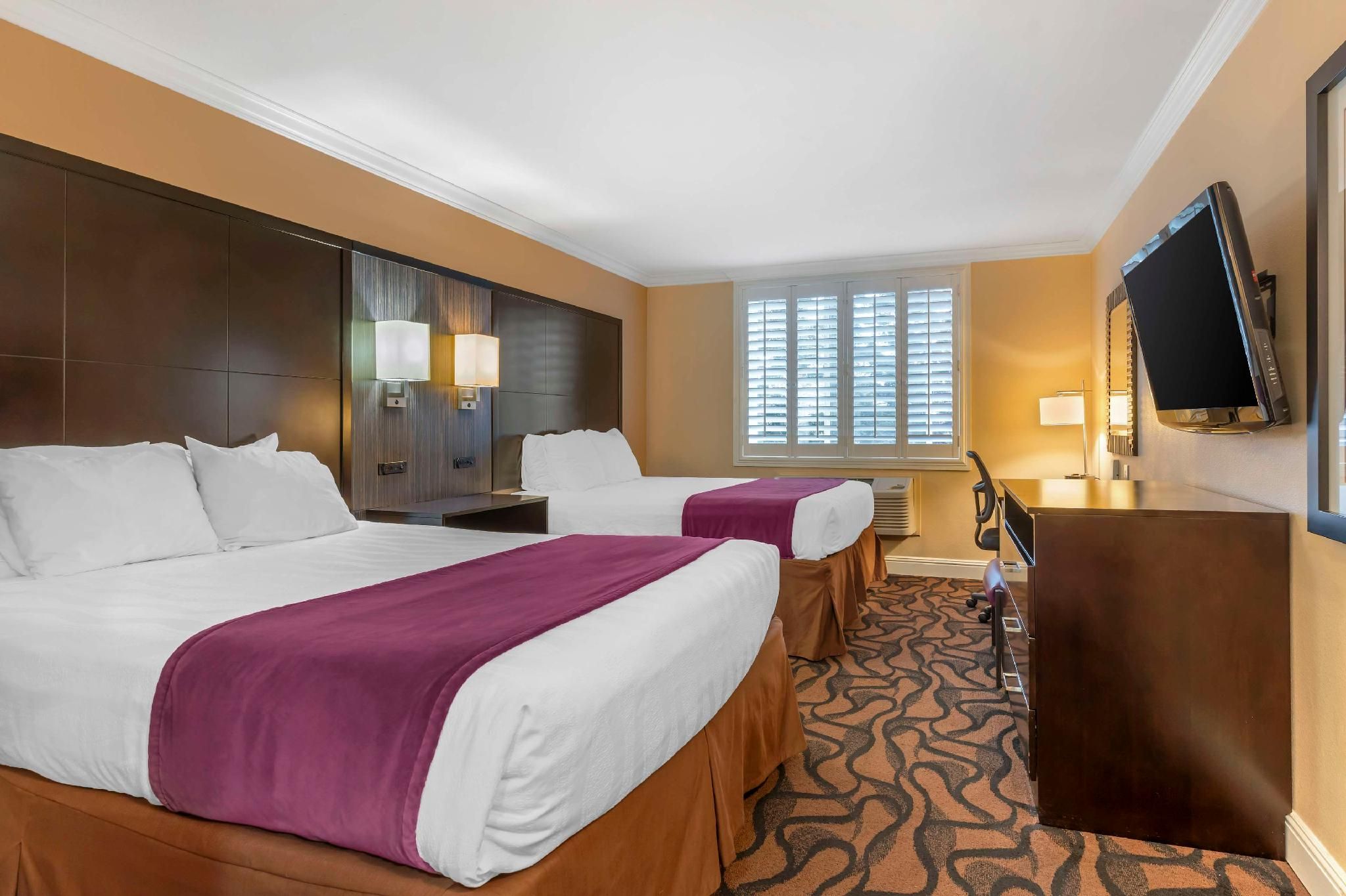 undefined Best Western Plus Airport Plaza 7