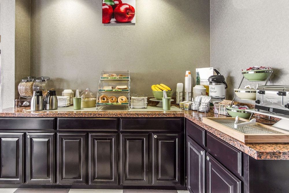 undefined Quality Inn 8