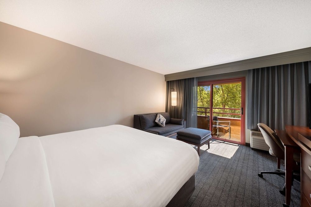 Sonesta Select San Jose Airport Deluxe Room, 1 King Bed