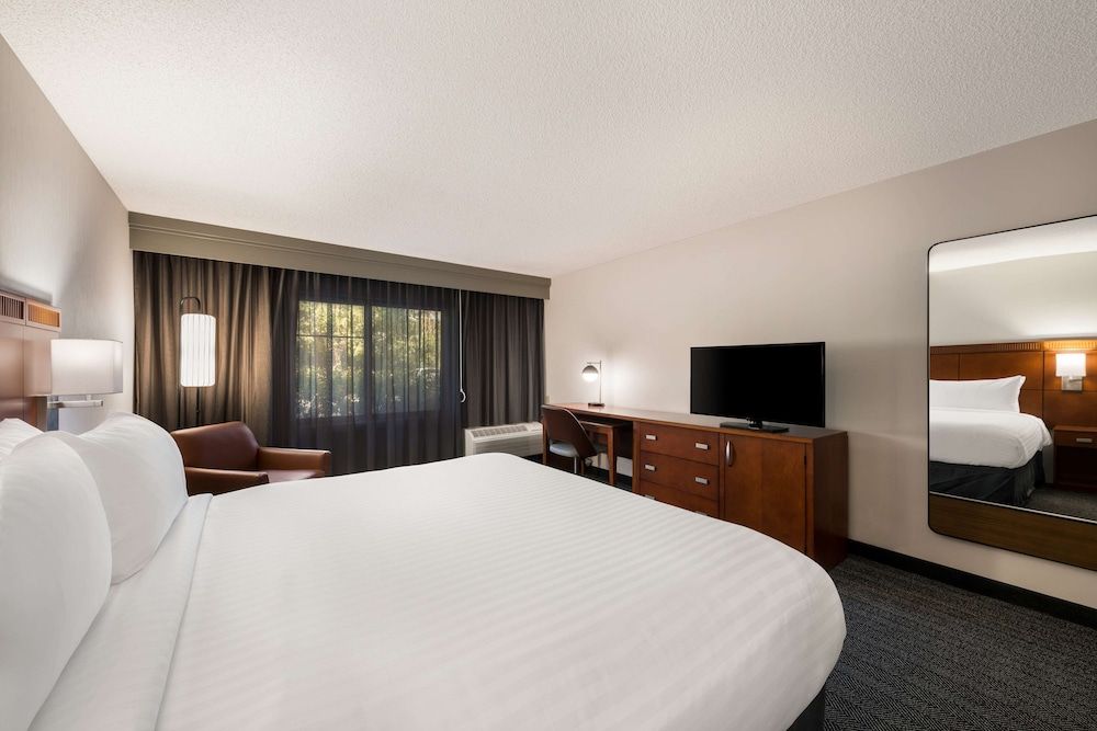 undefined Sonesta Select San Jose Airport 6