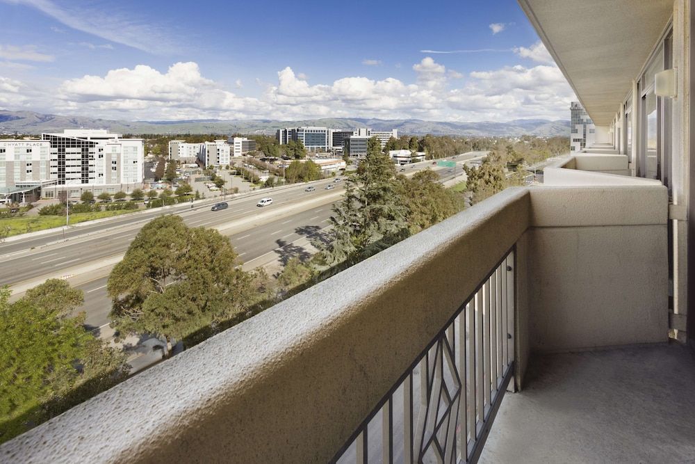 DoubleTree by Hilton San Jose Superior Room, 2 Queen Beds 4