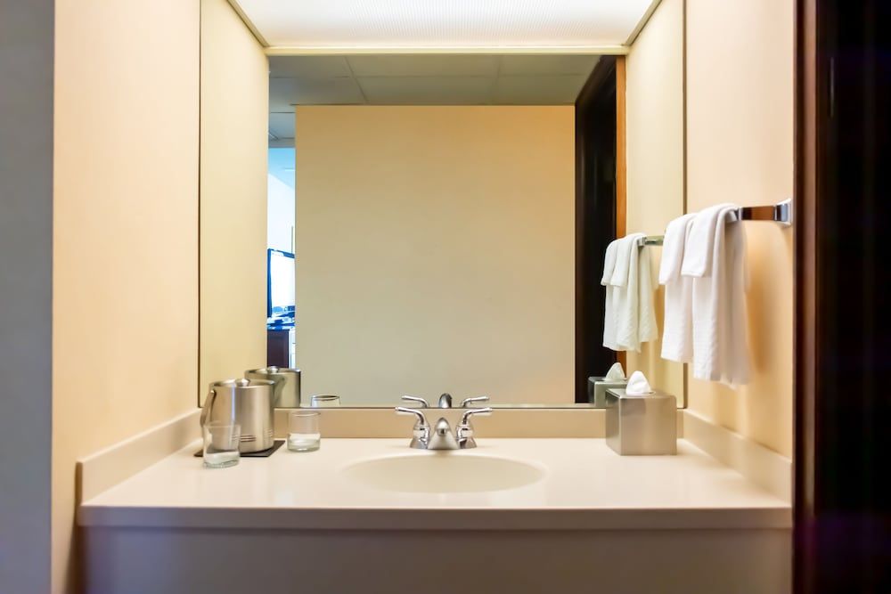 DoubleTree by Hilton San Jose Superior Room, 2 Queen Beds 9