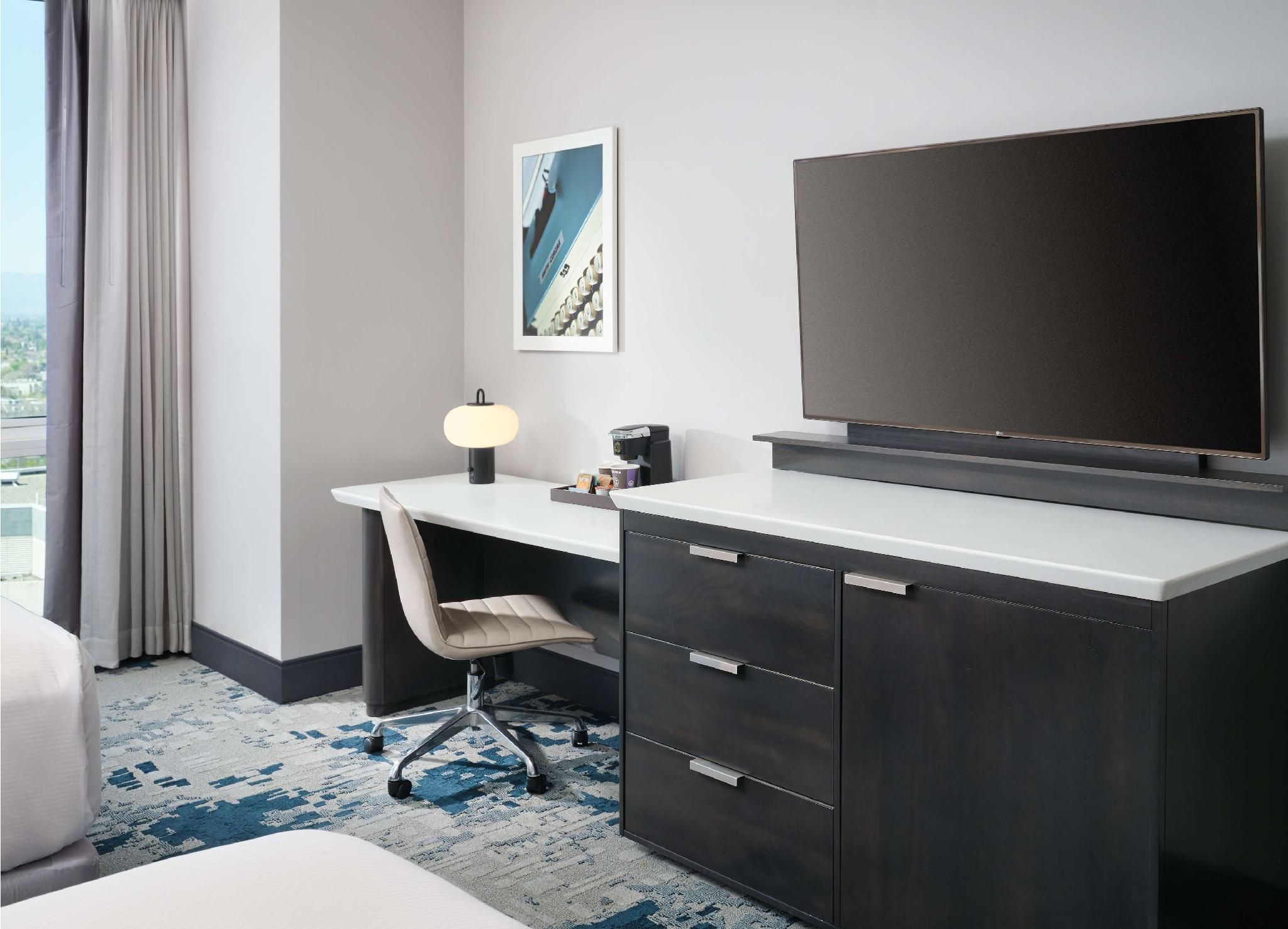 2 QUEEN BEDS SKYVIEW