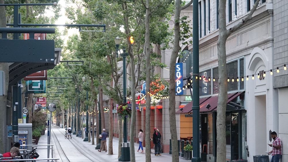 undefined Four Points by Sheraton San Jose Downtown 4