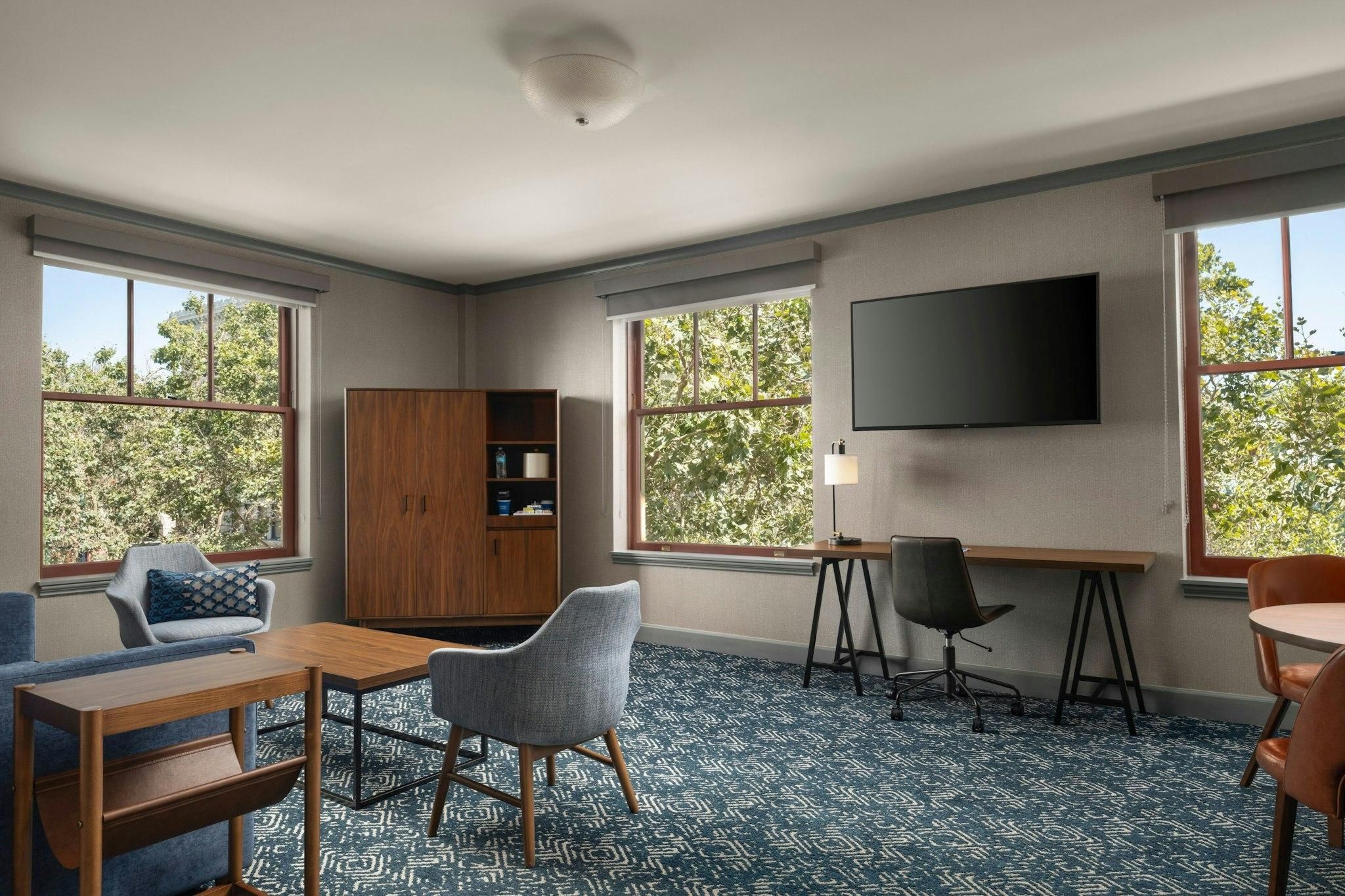 Suite, 1 King, Sofa bed, Corner room