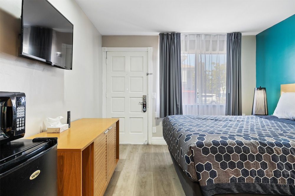 Room, 1 King Bed, Accessible