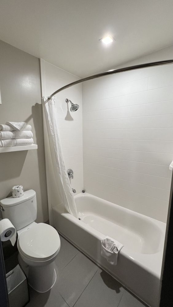Pacific Motor Inn Standard Room, 2 Queen Beds, Non Smoking 8