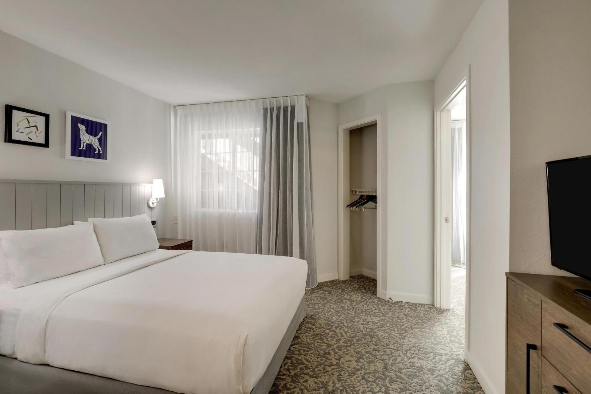 Mobility Accessible Two Bedroom Suite Two Queens Bathtub