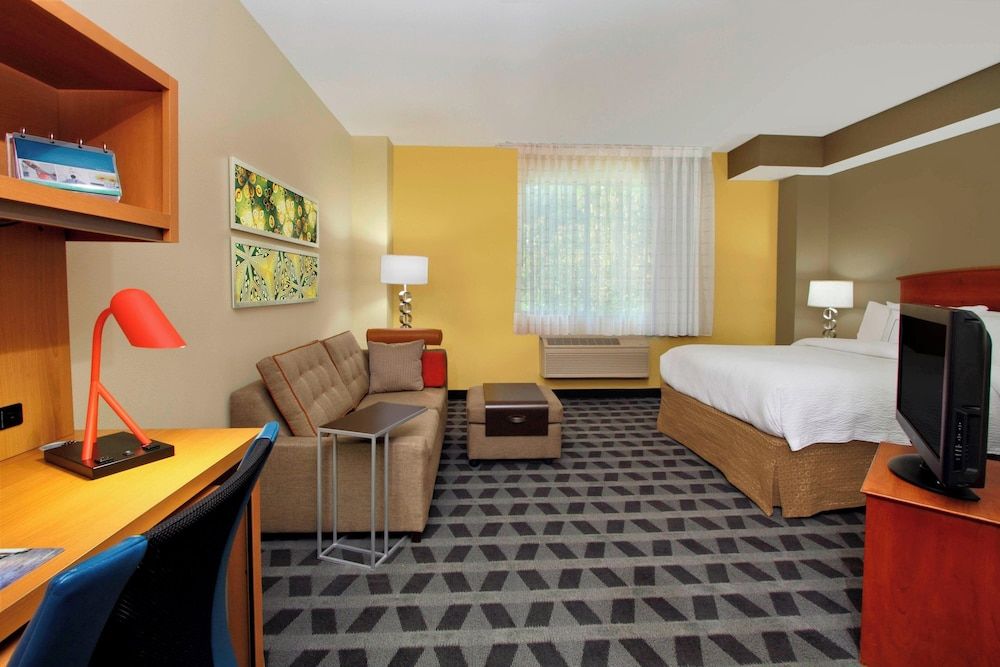undefined TownePlace Suites by Marriott San Jose Cupertino 3