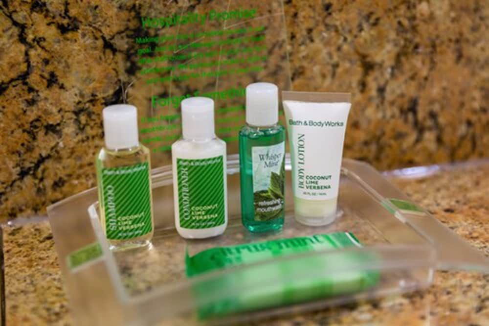 Holiday Inn San Jose - Silicon Valley by IHG Standard Room, 1 Queen Bed, Mobility Accessible (Mobility, Accessible Tub) 5