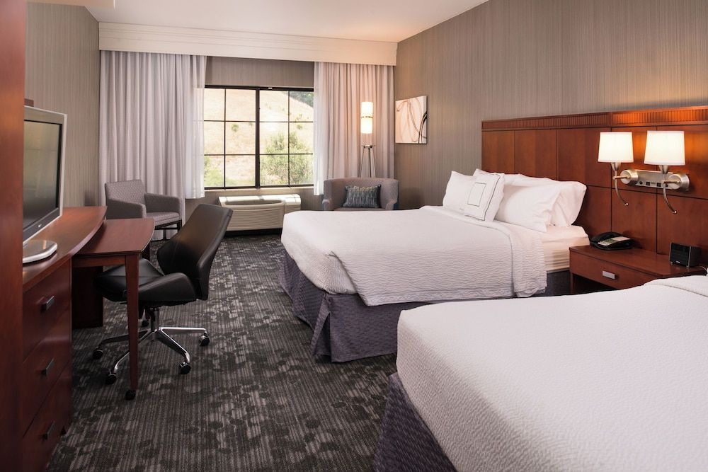 Courtyard by Marriott San Luis Obispo Room, 2 Queen Beds, Non Smoking (Mobility/Hearing Accessible, Tub) 2