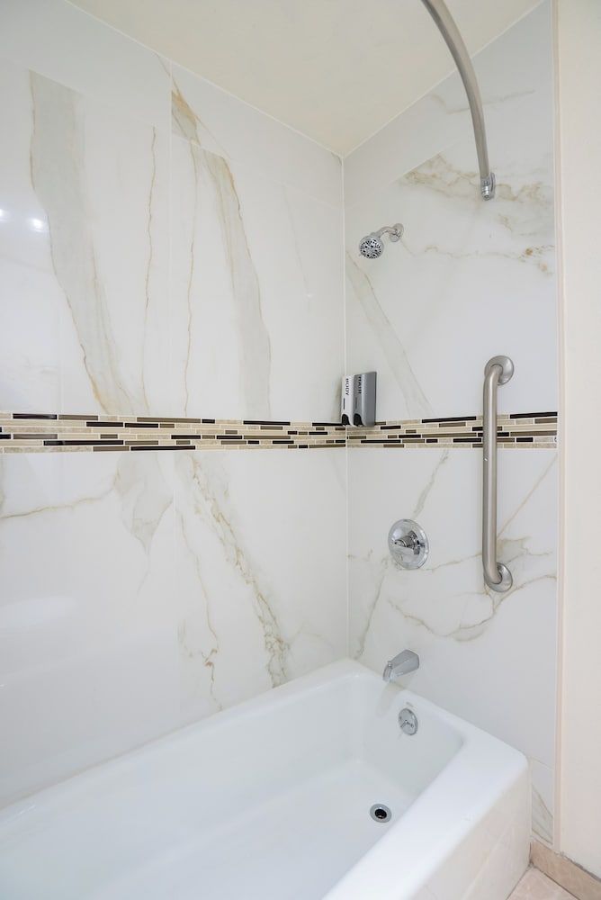 Downtown SLO Inn - San Luis Obispo Basic Single Room, 1 Queen Bed, Non Smoking 8