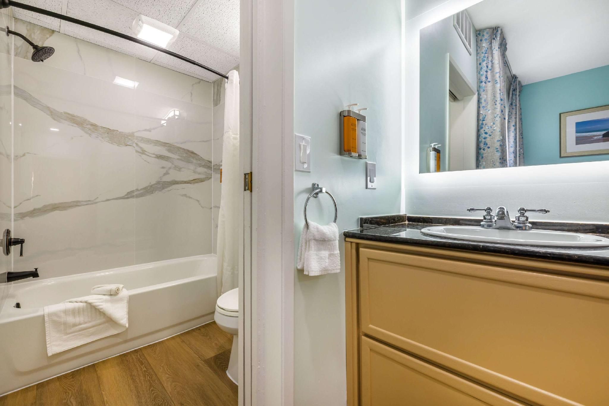 2 Double Beds, Suite, Nonsmoking