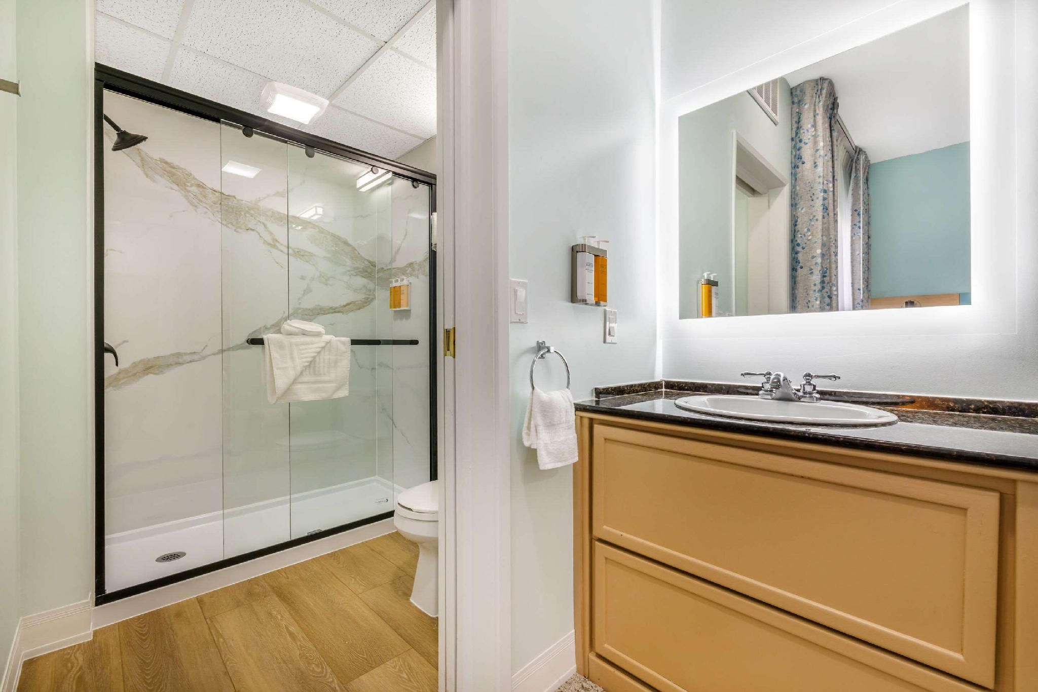 Quality Suites Downtown San Luis Obispo 1 King Bed, Suite, Nonsmoking 10