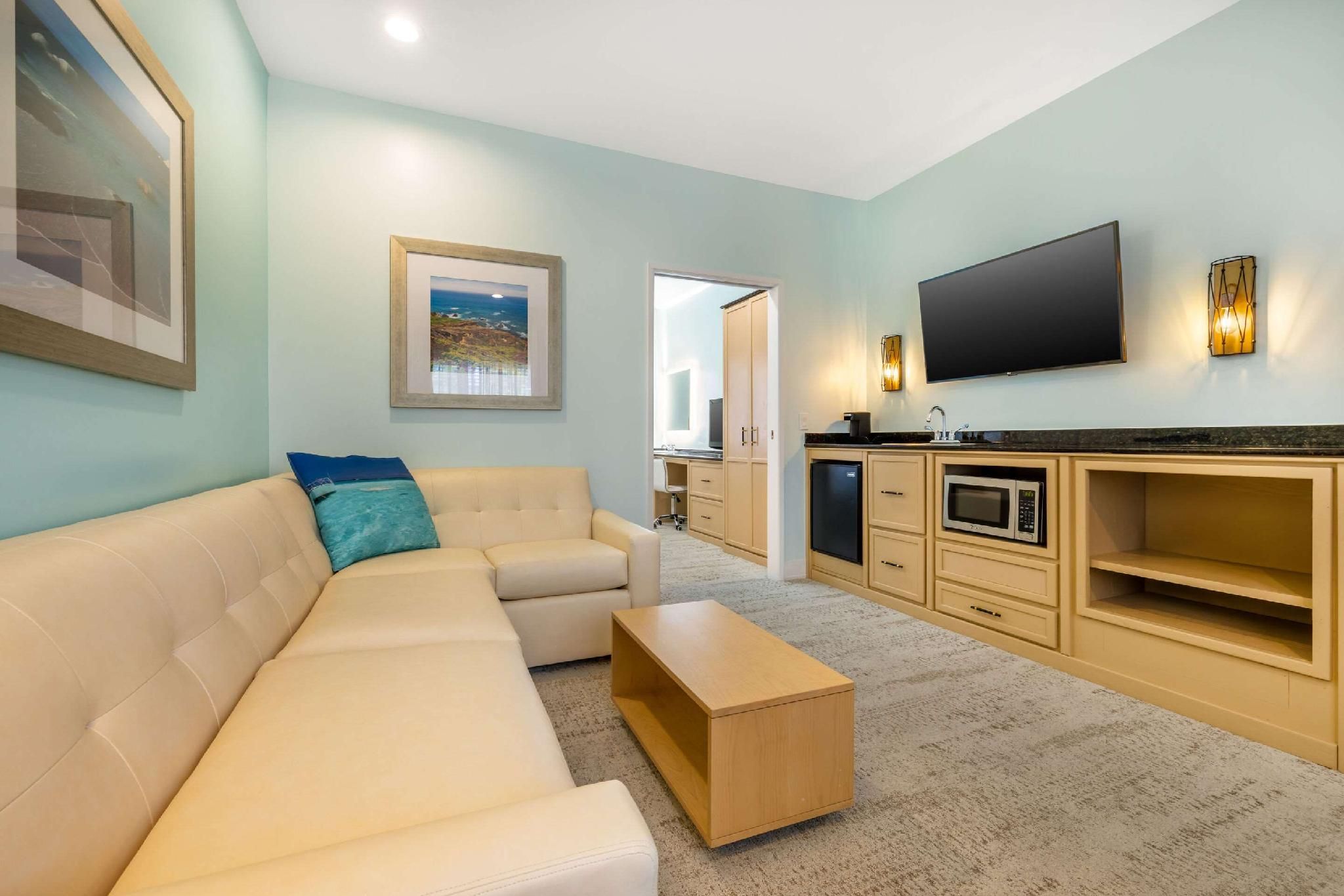 Quality Suites Downtown San Luis Obispo 1 King Bed, Suite, Nonsmoking 3