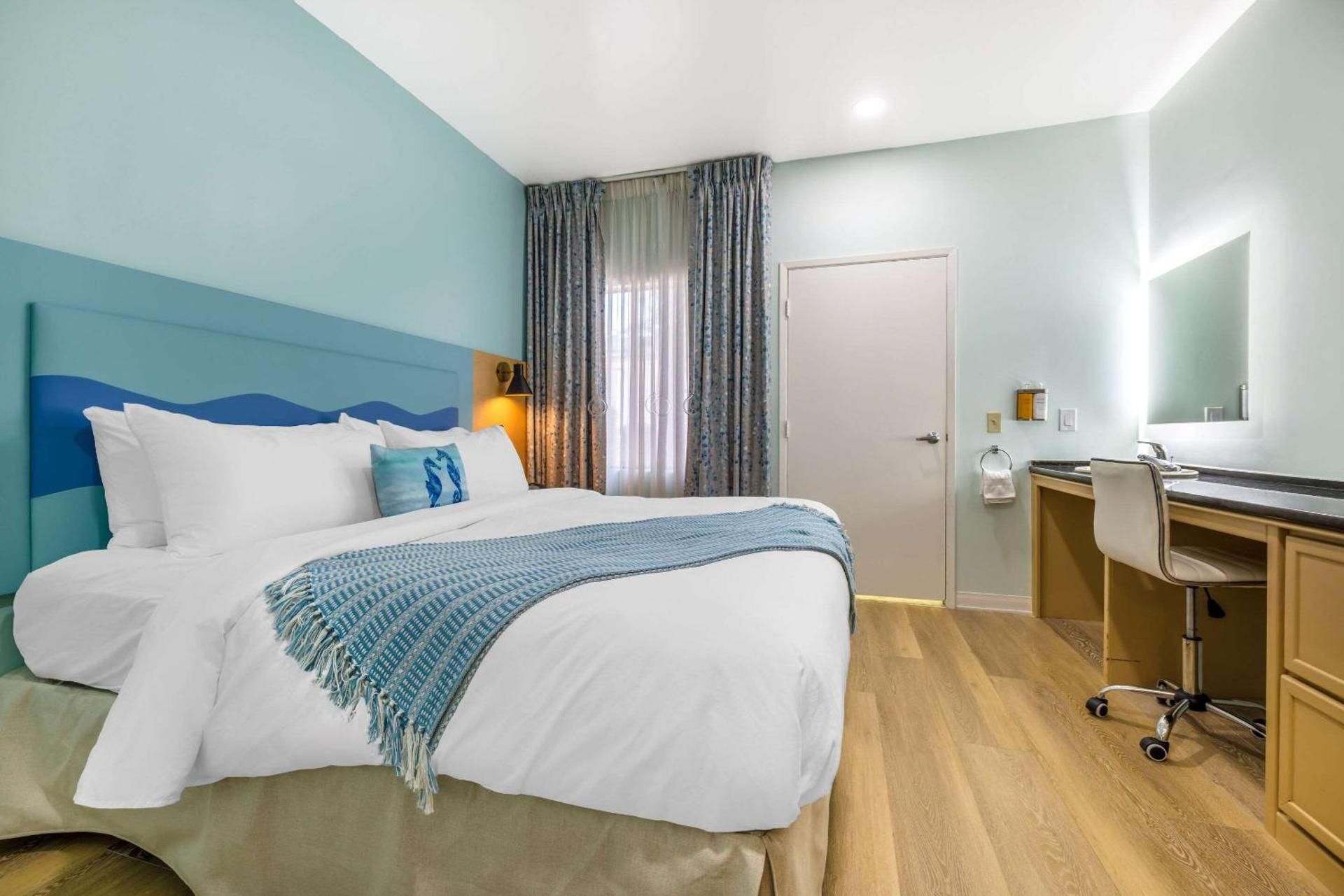 Quality Suites Downtown San Luis Obispo 1 King Bed, Suite, Nonsmoking 4