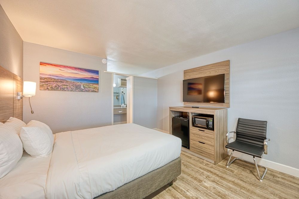 Vagabond Inn San Luis Obispo Standard Room, 1 Queen Bed 2