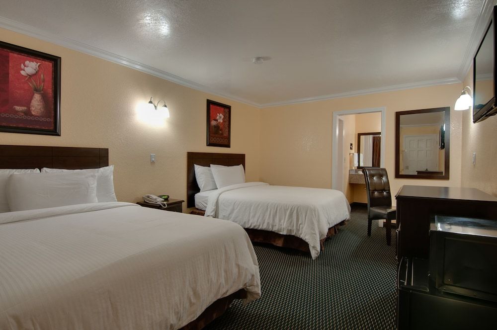 Vagabond Inn San Pedro Standard Room, 2 Queen Beds, Non Smoking