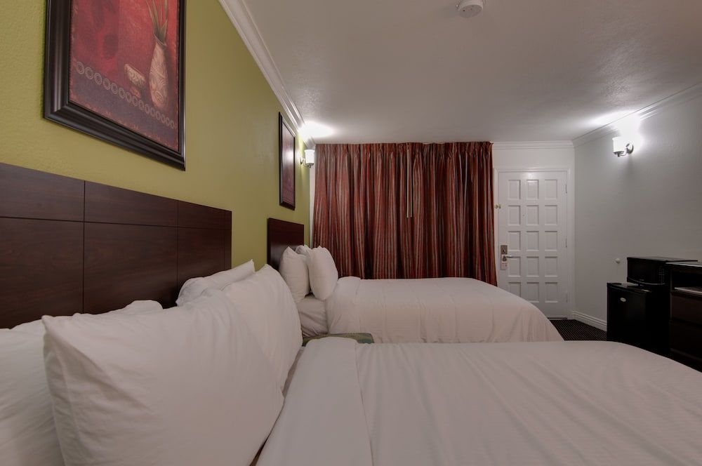 Vagabond Inn San Pedro Standard Room, 2 Queen Beds, Non Smoking 2