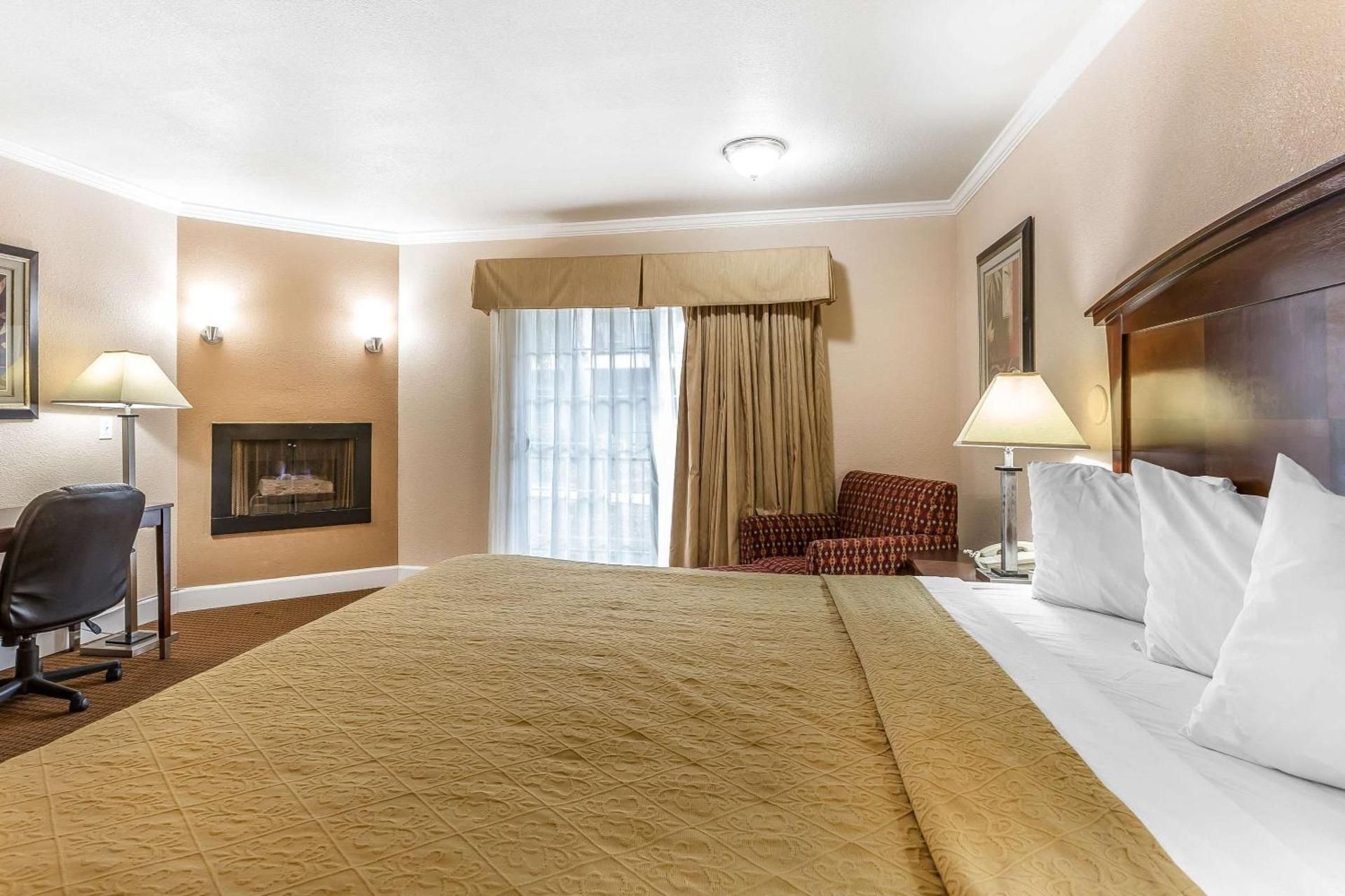1 King Bed, Nonsmoking, Upgrade