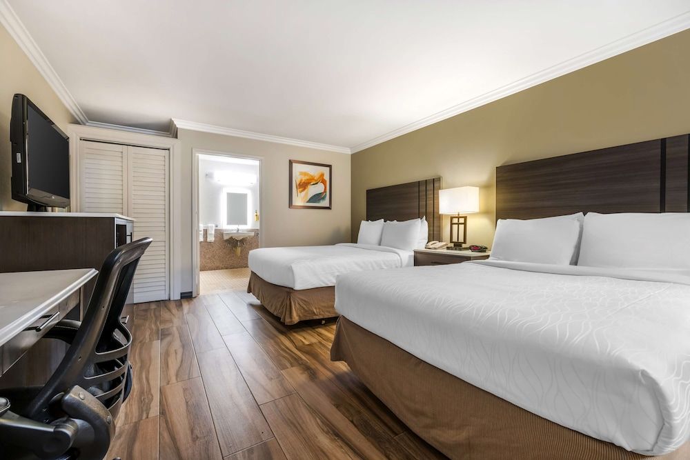 Standard Room, 2 Queen Beds, Non Smoking, Microwave